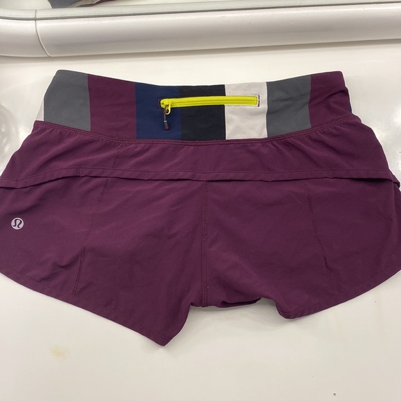 lululemon burgundy booty shorts - Picture 3 of 3